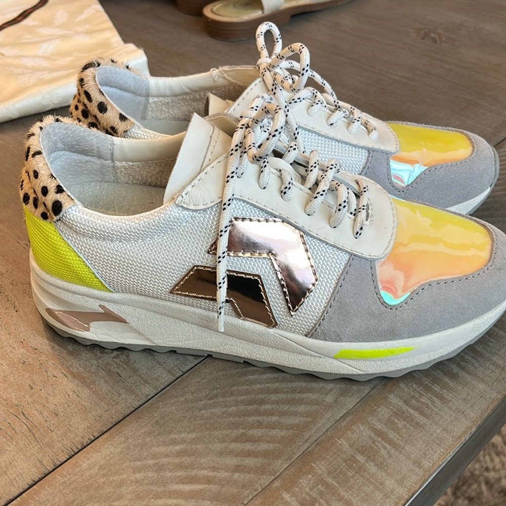Dolce Vita Tennis shoes